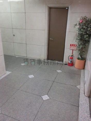 植栽の配置されたエントランスエリア