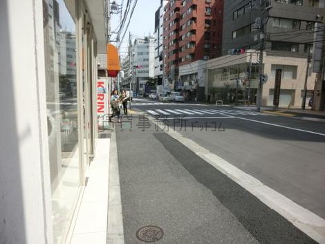 六本木通り方面を向いて撮影います