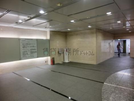 エレベーターに続くホールに入居者案内板があります
