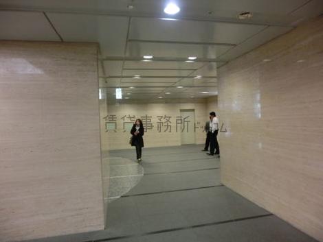 立ち話ができるくらいの広さがあります