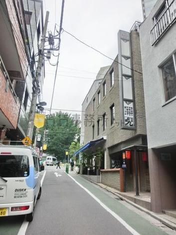 緩やかな斜面沿い