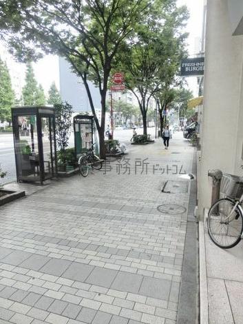 綺麗に舗装された歩道