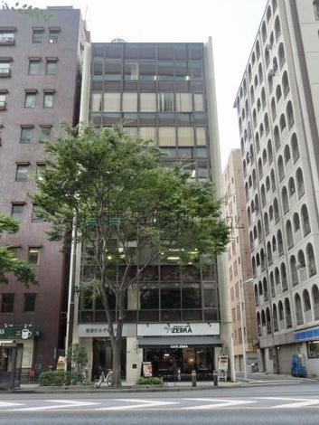 日差しを受け易いガラス張り