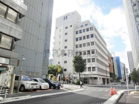 側面通り奥からの景観