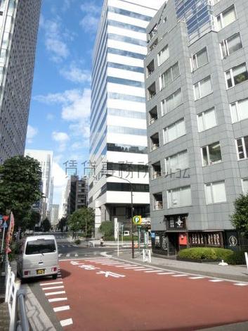 室町駅へ連絡します