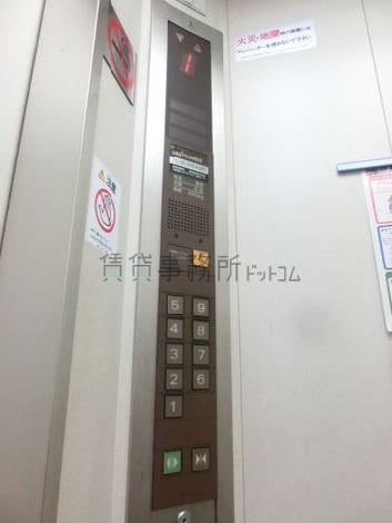 エレベーター内の操作面