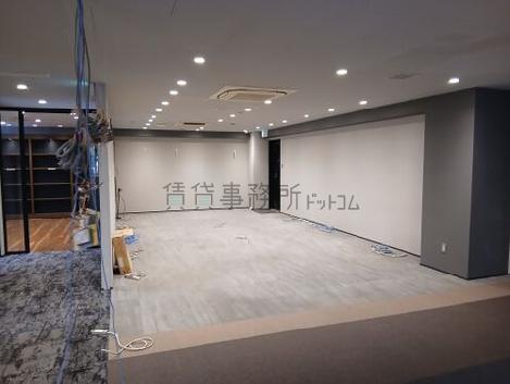 スタッフハウスビルの室内