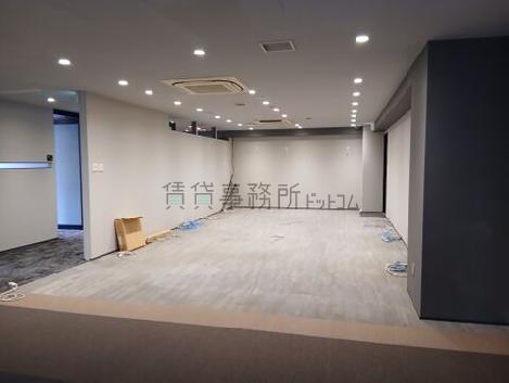 スタッフハウスビルの室内