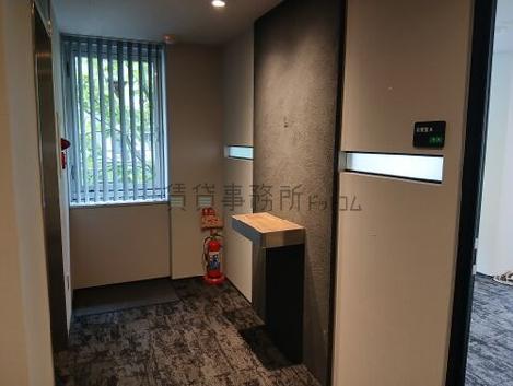 スタッフハウスビルの室内