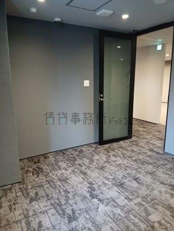 スタッフハウスビルの室内