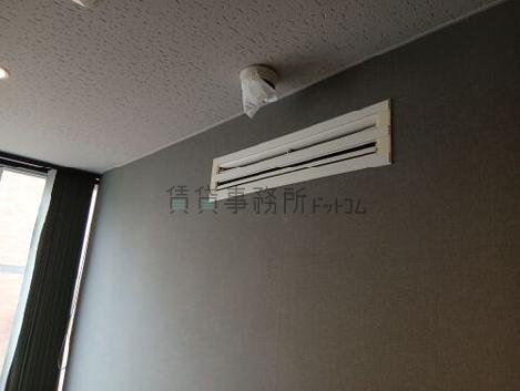スタッフハウスビルの室内