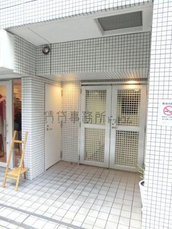 鉄扉の設置された通用口