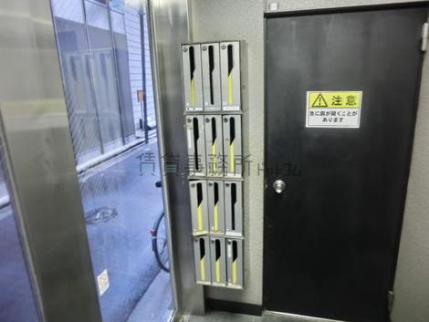 入口左手に集合ポストがあります