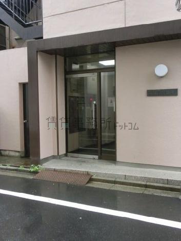 ビル正面玄関