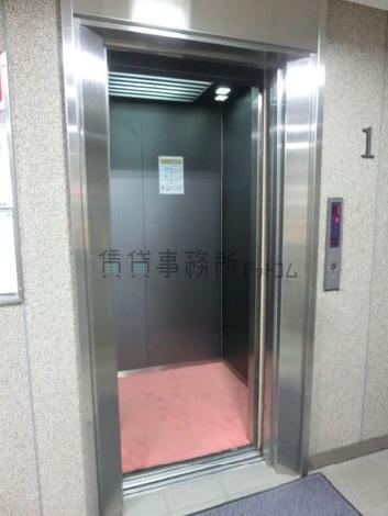定員9名のエレベーター