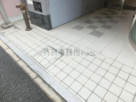 スロープ処理された床面