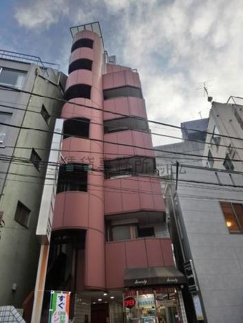 周辺は閑静なオフィス街です