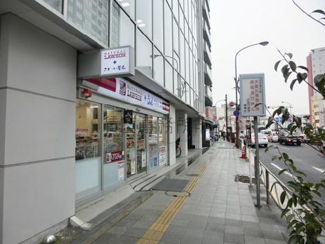 １階にはコンビニエンスストアが入居してます