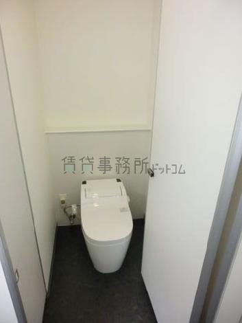 女子トイレ（温水洗浄便座）です