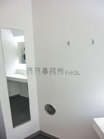 姿見鏡とフックも設置してあります