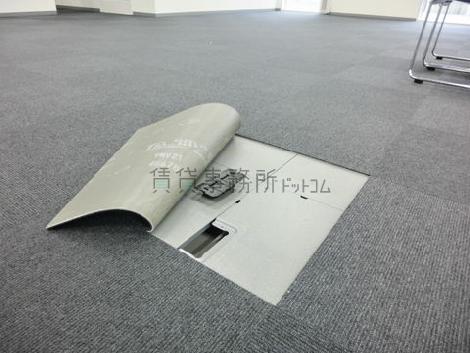 床はＯＡフロアになってます