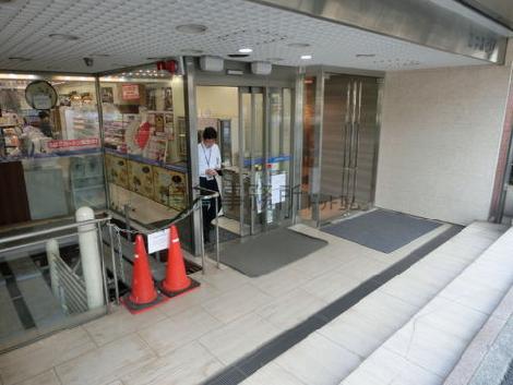１階にコンビニエンスストアが入ります