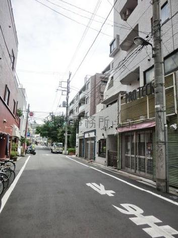 隣接する脇道