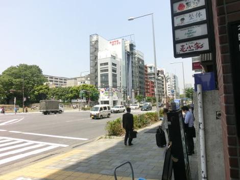 物件入口から見た周辺です