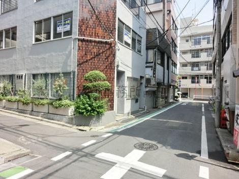 隣接する十字路