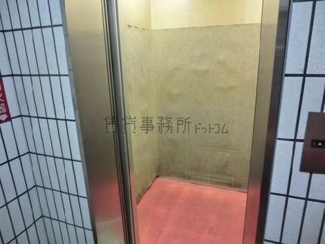 エレベーター内