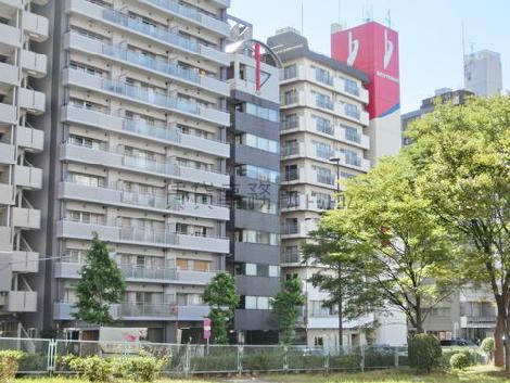 周辺も大きなビルが多いです