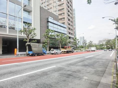 駅方面に続いています