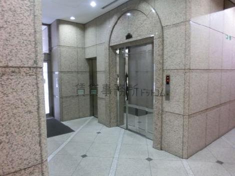 貨物用のエレベーターです