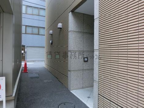 裏通用口です