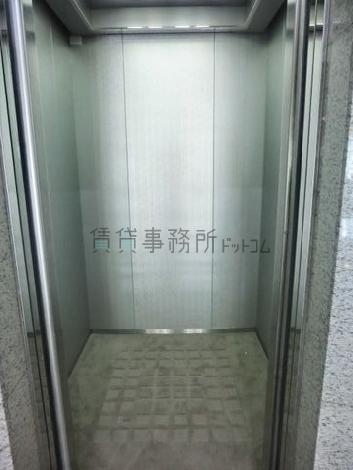 11人乗りのゆとりあるカゴ内