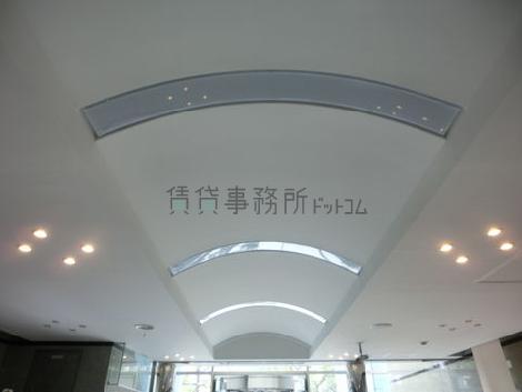 曲線を用いたデザインが多めです