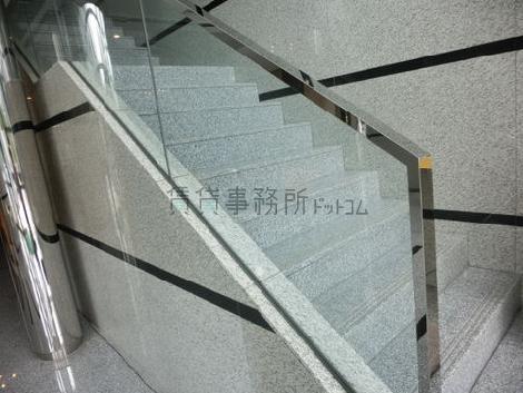 2階へ続く階段です