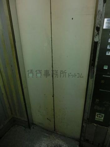 エレベーター室内