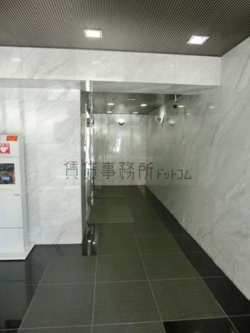 清潔感のあるエントランスです