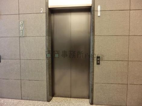 階層によって乗り場が違います