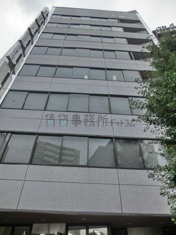 グレートーンの落ち着いた外観です