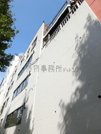 フラットな壁面