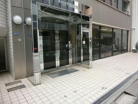 玄関扉前にスペースございます