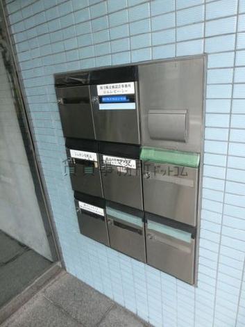入口付近に集合ポスト