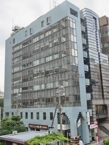 側面に採光面が設置されています
