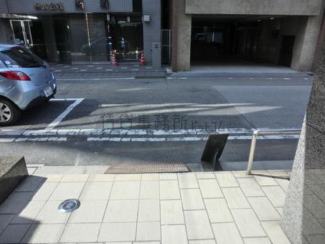 玄関前の通りです