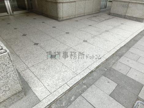 フラットな床面