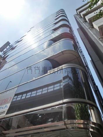 滑らかな形状をした角部分はバルコニー