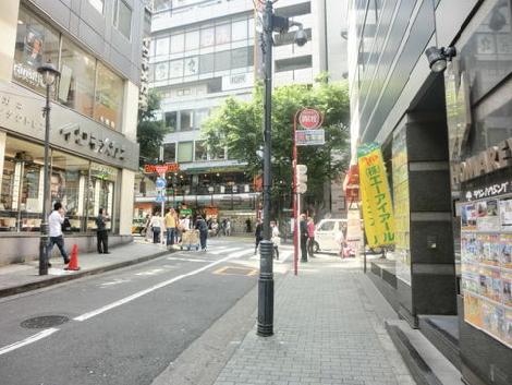 二面が通りに面しています