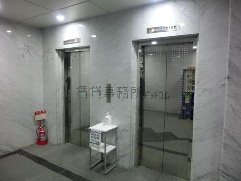 エレベーターは2基完備です